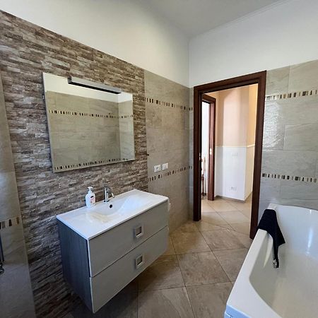 -5 Min From Bus Stop-Free Parking Rom Exterior foto