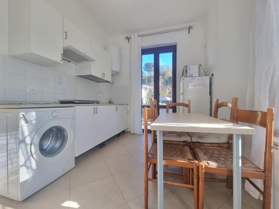 -5 Min From Bus Stop-Free Parking Rom Exterior foto