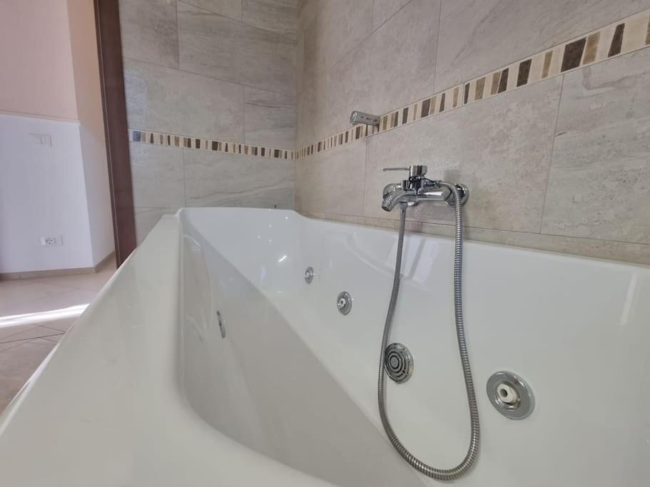 -5 Min From Bus Stop-Free Parking Rom Exterior foto